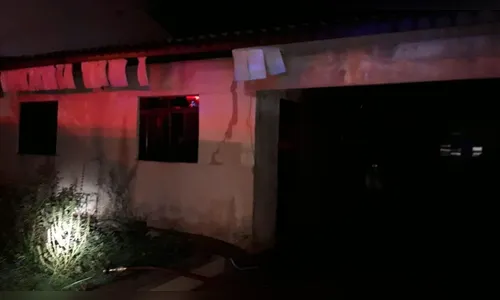 Incêndio destrói residência em Arapongas