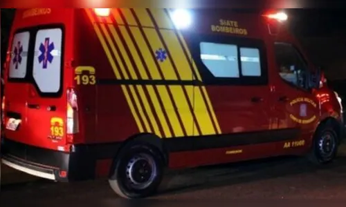 Adolescente é socorrido pelo Siate após acidente entre moto e carro