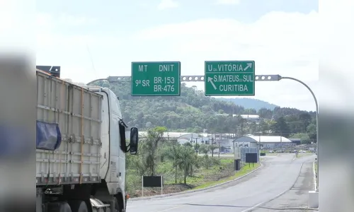 Idoso é 'esquecido' às margens de rodovia no Paraná