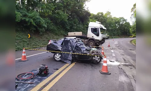 Pai, mãe e filha morrem em grave acidente no PR, segundo a PRF