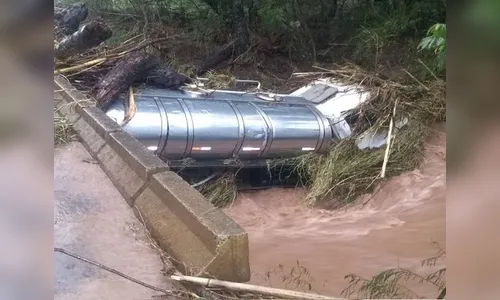 Corpo de motorista de caminhão arrastado pela chuva é encontrado
