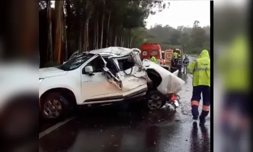 Grave capotamento na PR-444 provoca ferimentos em motorista