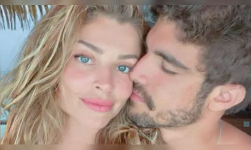 Caio Castro publica, pela 1ª vez, foto com Grazi Massafera em clima de romance