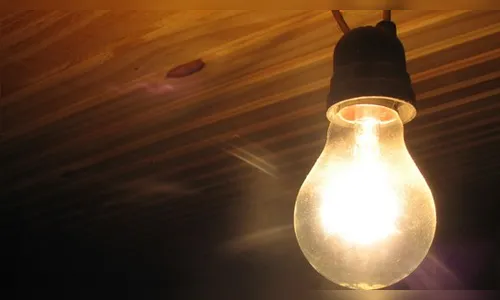 Conta de luz fica com bandeira amarela em janeiro, diz Aneel