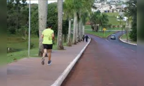 Polícia acaba com aglomeração na Avenida Jaboti durante a madrugada