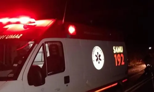 Motorista de Astra bate em moto e foge sem prestar socorro às vítimas