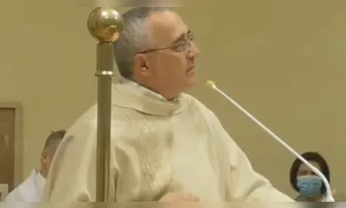 Padre recomenda que fiéis “bebam muito vinho, pois os sóbrios não vão para o céu”