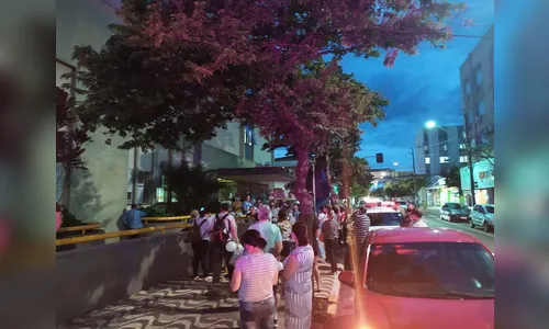 Amigos de técnica de enfermagem internada com covid fazem corrente de oração; vídeo