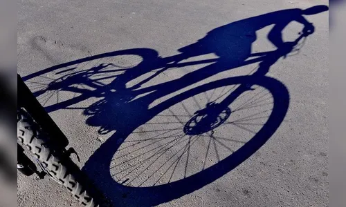 Adolescente sai para tomar sorvete e tem bicicleta furtada