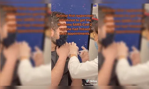 Jovem recebe vacina contra Covid-19 em supermercado nos EUA