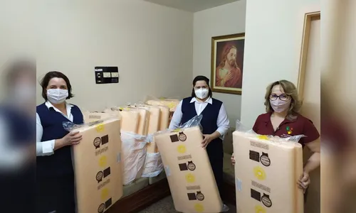 Grupo de voluntários doam colchões para o setor Covid-19 do Providência
