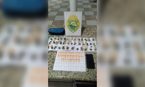 PM encontra maconha e cocaína embaixo de uma pedra; homem é preso