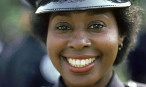 Morre, aos 73 anos, Marion Ramsey, atriz de 'Loucademia de Polícia'