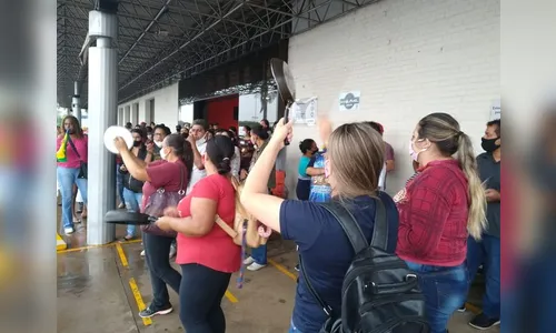 Trabalhadores da Prodasa realizam outro 'panelaço' na Igreja Matriz