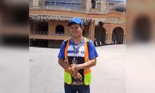 Devoto de Cambira revela promessa ao chegar na basílica; assista