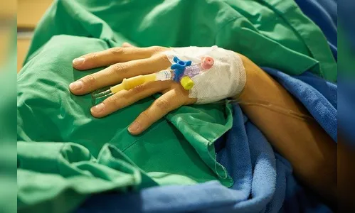 Filha é presa após injetar anabolizante em soro de mãe internada no PR