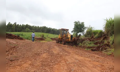 Prefeitura de Ivaiporã realiza melhorias na estrada da Vila Rural