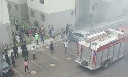 Mulher joga criança e se atira do 4º andar de prédio para fugir de incêndio