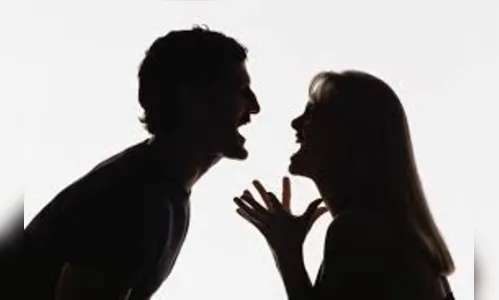 Homem denuncia a mulher de agressão por ciúmes