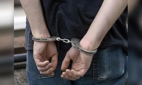 Foragido da Justiça é preso após agredir amásia e a manter em cárcere privado