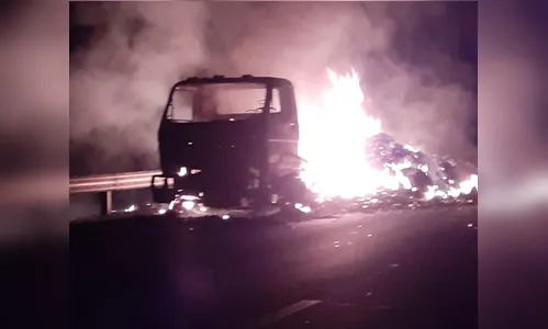 Acidente com caminhão de Apucarana tem motociclista morto; vídeo