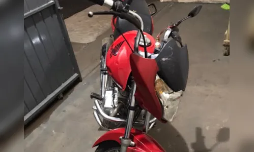 Adolescente é apreendido após conduzir motocicleta e atropelar pedestre