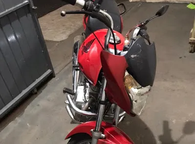 Adolescente é apreendido após conduzir motocicleta e atropelar pedestre