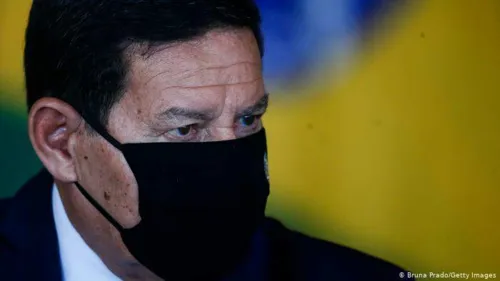 'Vacina é uma questão coletiva, não é individual', diz Mourão