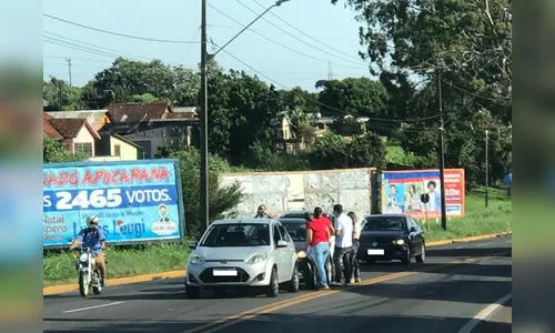 Três carros se envolvem em acidente da saída de Apucarana