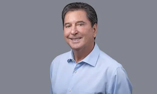 Prefeito licenciado de Goiânia, Maguito Vilela morre de covid-19