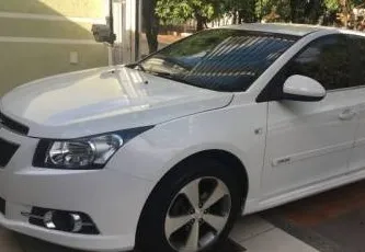 Ladrões roubam GM/Cruze quando vítima entrava na garagem