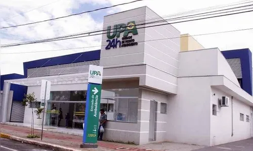 Mulher é agredida com rodo de madeira pelo próprio pai