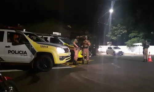 Motorista sem habilitação é flagrado com maconha em blitz da PM