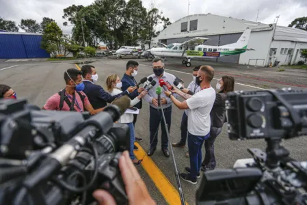 Governo vai usar frota aérea para agilizar transporte da vacina no Paraná