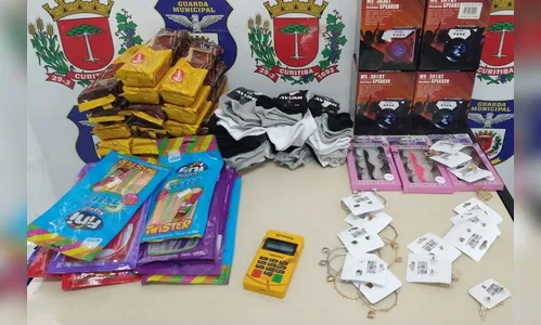 Grávida é presa após ser flagrada furtando guloseimas e cílios postiços