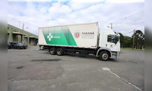 Caminhões carregados com insumos para a vacinação iniciam distribuição no Estado