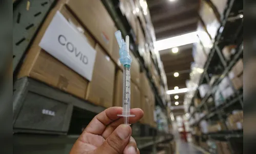 PR prevê vacinar 4 milhões até maio; estado tem 11 milhões de habitantes