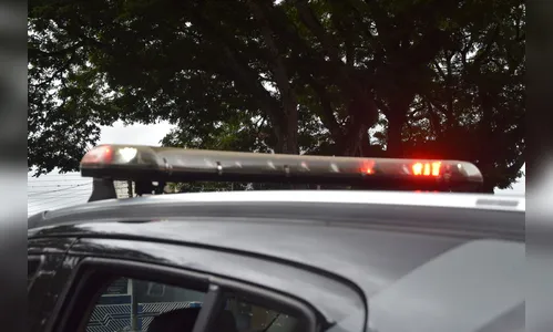 Mulher atinge marido com golpes de martelo em Faxinal