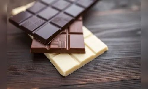 Homem envia chocolates para ex-namorada e atual arruma confusão