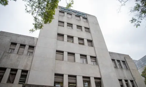 Hospital das Clínicas começa a vacinar profissionais contra covid-19