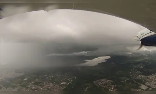 Sanepar usa avião para fazer chover na região metropolitana de Curitiba para aliviar a crise da falta de água