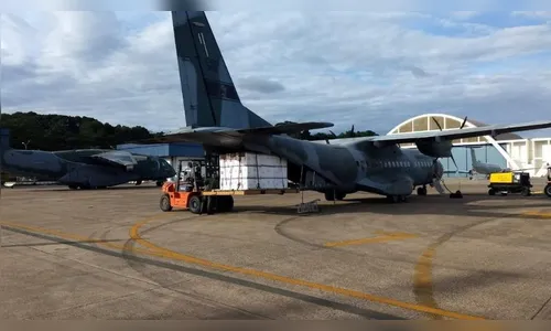 Avião da FAB está a caminho de 11 estados para entrega de vacinas