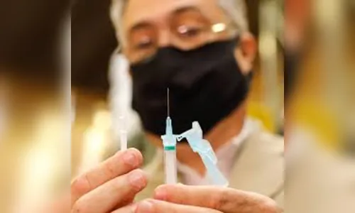 Beto Preto chega a tarde em Apucarana com as vacinas da Covid