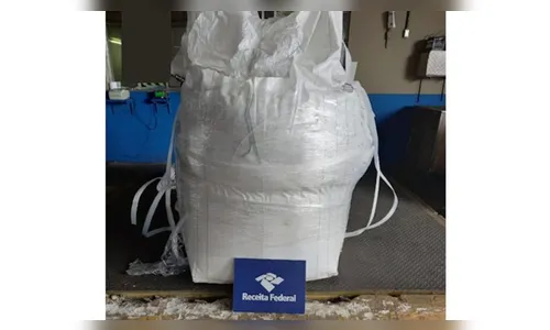 Receita Federal apreende 853 kg de cocaína em carga de proteína de soja