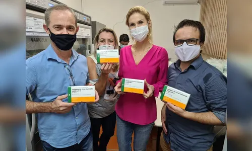 Arapongas recebe primeiro lote com 1.352 doses da vacina contra a Covid-19