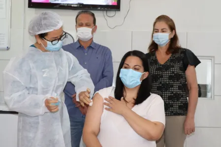 Acompanhe a primeira vacinação contra Covid-19 em Ivaiporã; assista
