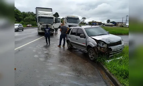 Acidente entre caminhão e carro é registrado na Rodovia do Milho