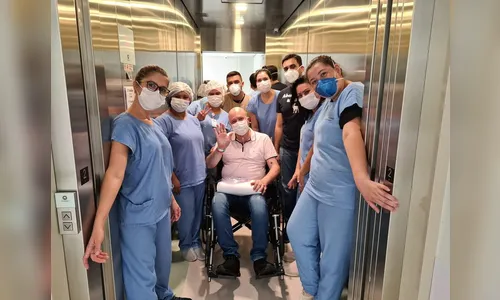 Após ficar 15 dias na UTI com Covid-19, médico do Samu Apucarana recebe alta