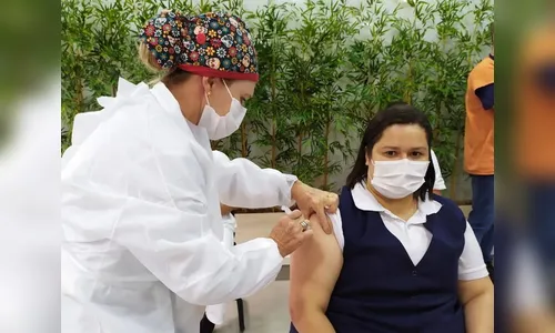 Linha de frente do Hospital da Providência recebe vacina contra covid