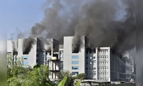 Incêndio atinge prédio de Instituto fabricante de vacinas contra Covid-19 na Índia
